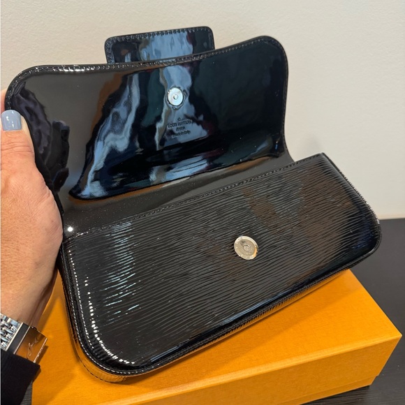 Louis Vuitton Epi Electric Pochette Sobie
Clutch Bag Noir - Picture 9 of 16